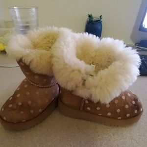 Toddler uggs size 9. Good used condition . Tan wit